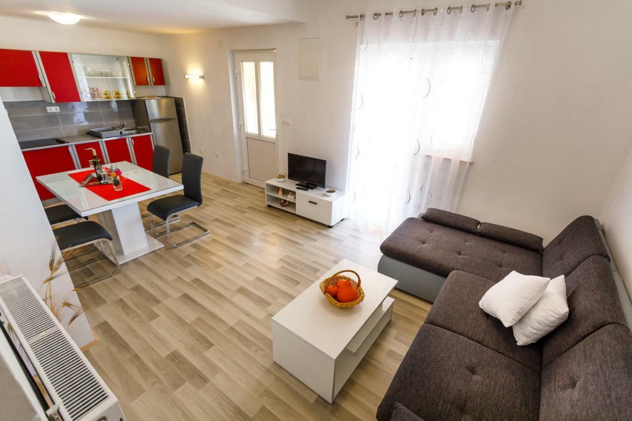 Vrh  Apartman Dobrila מראה חיצוני תמונה
