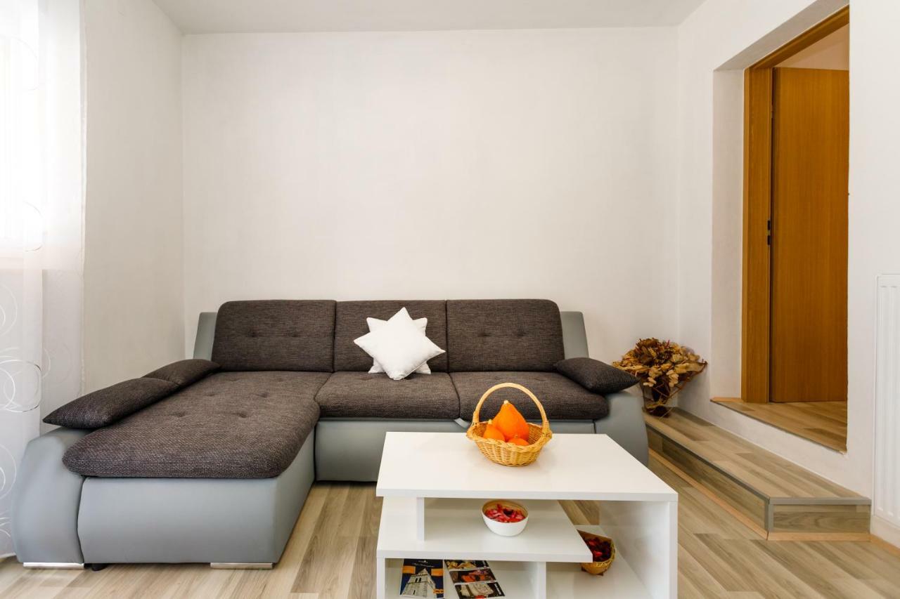 Vrh  Apartman Dobrila מראה חיצוני תמונה
