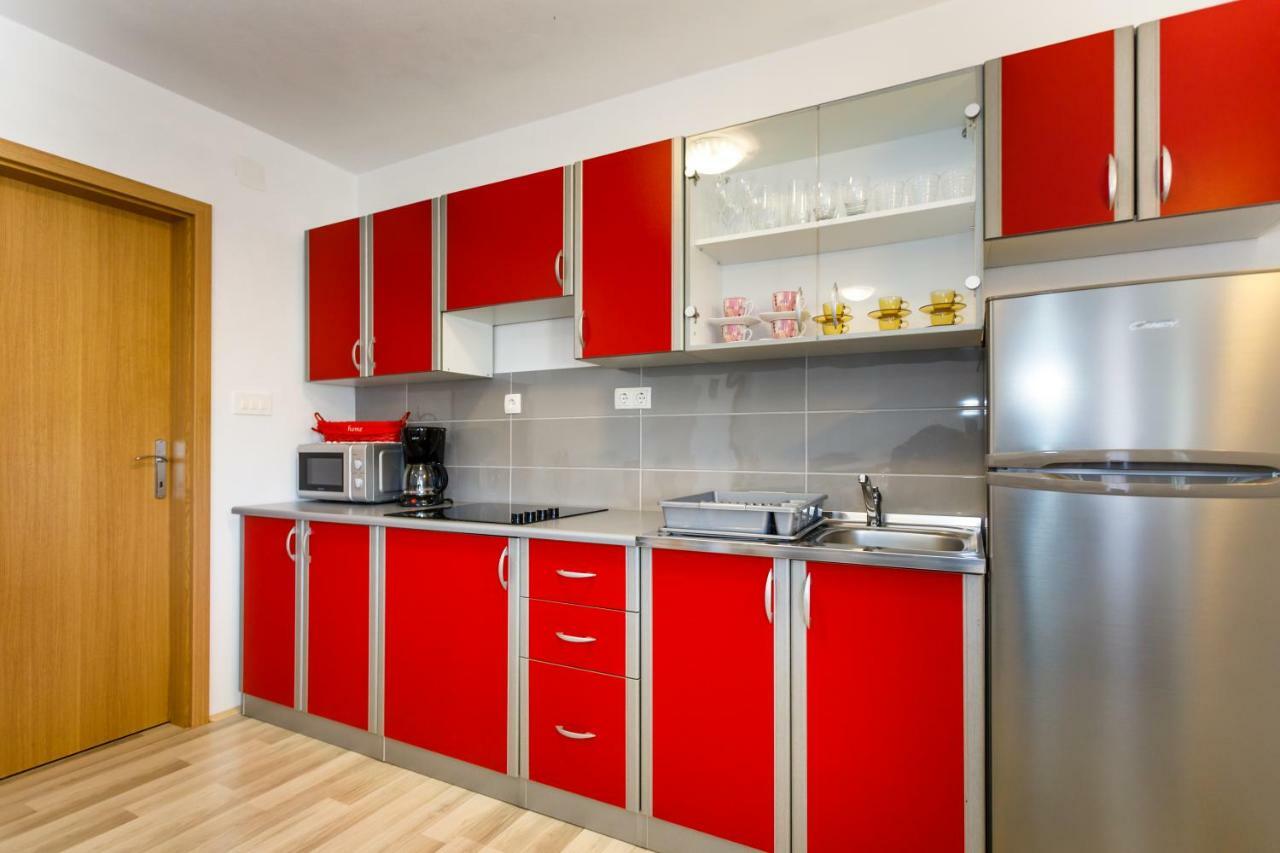Vrh  Apartman Dobrila מראה חיצוני תמונה