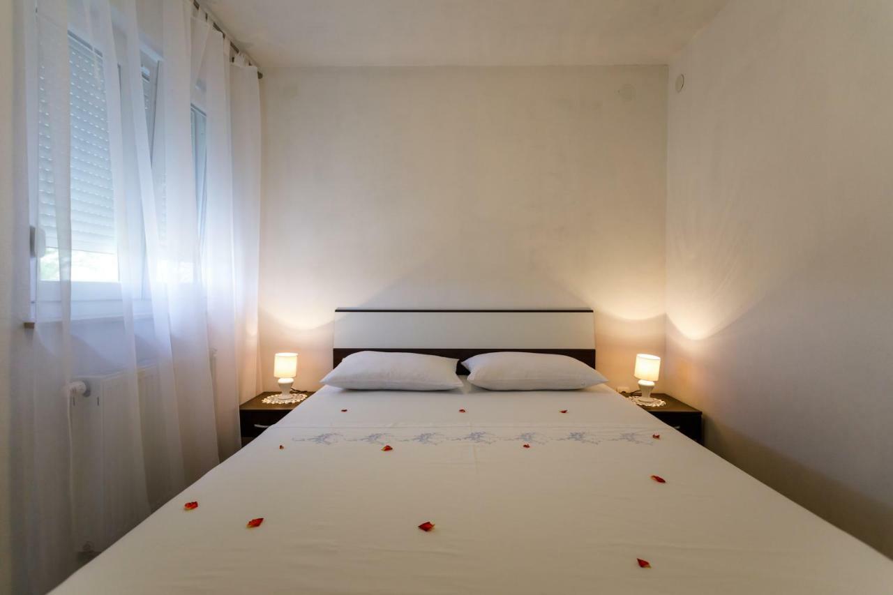 Vrh  Apartman Dobrila מראה חיצוני תמונה