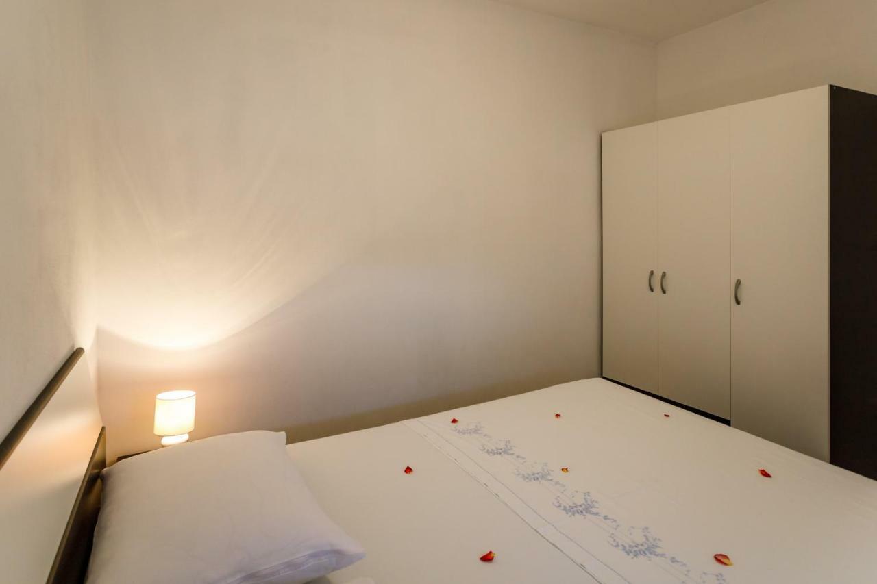 Vrh  Apartman Dobrila מראה חיצוני תמונה