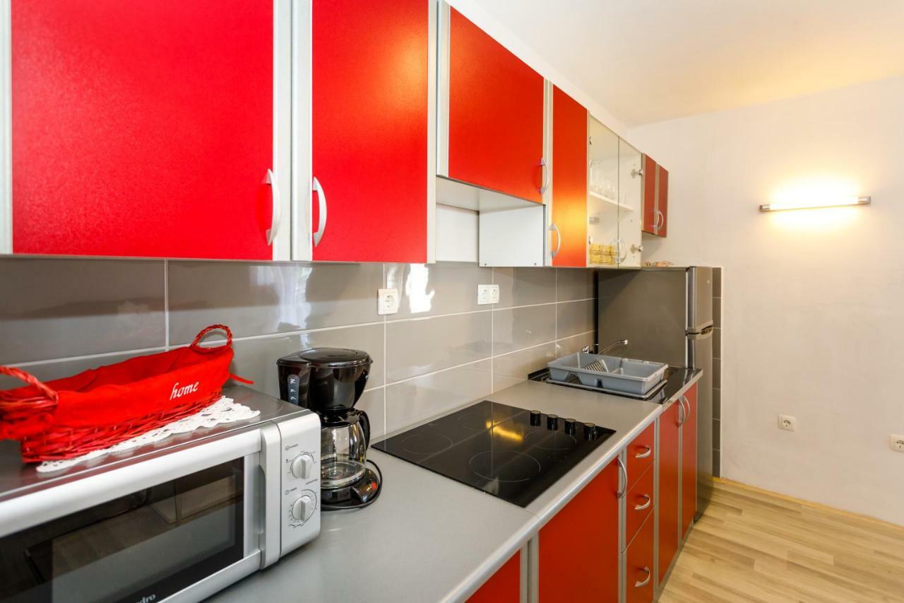 Vrh  Apartman Dobrila מראה חיצוני תמונה